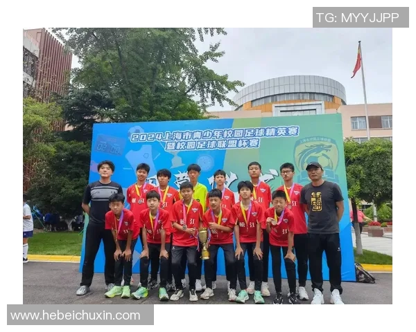 上海足球队在最新耐力排行榜中勇夺第一名引领足球界新风潮