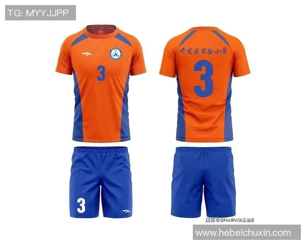 足球元素融入时尚设计打造独特运动风格的服装系列