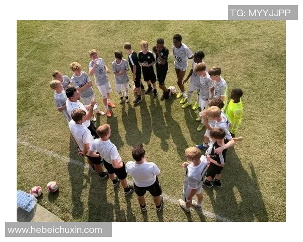 足球游戏中班的快乐与成长探索之旅让孩子们在运动中收获友谊与技能